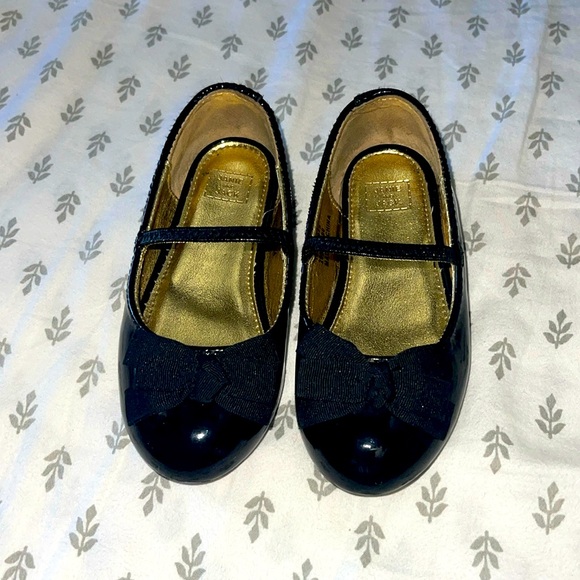 Beautiful shoes girl - Picture 1 of 10